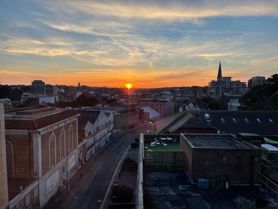 The Pad By The Beach Penthouse Apartment With Sunset And City Views Bournemouth Exterior foto